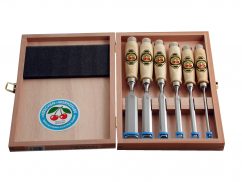 SET OF SIX CHISELS IN WOODEN BOX